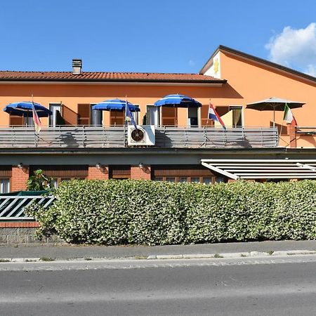 Hotel Sole Marina di Massa Ngoại thất bức ảnh